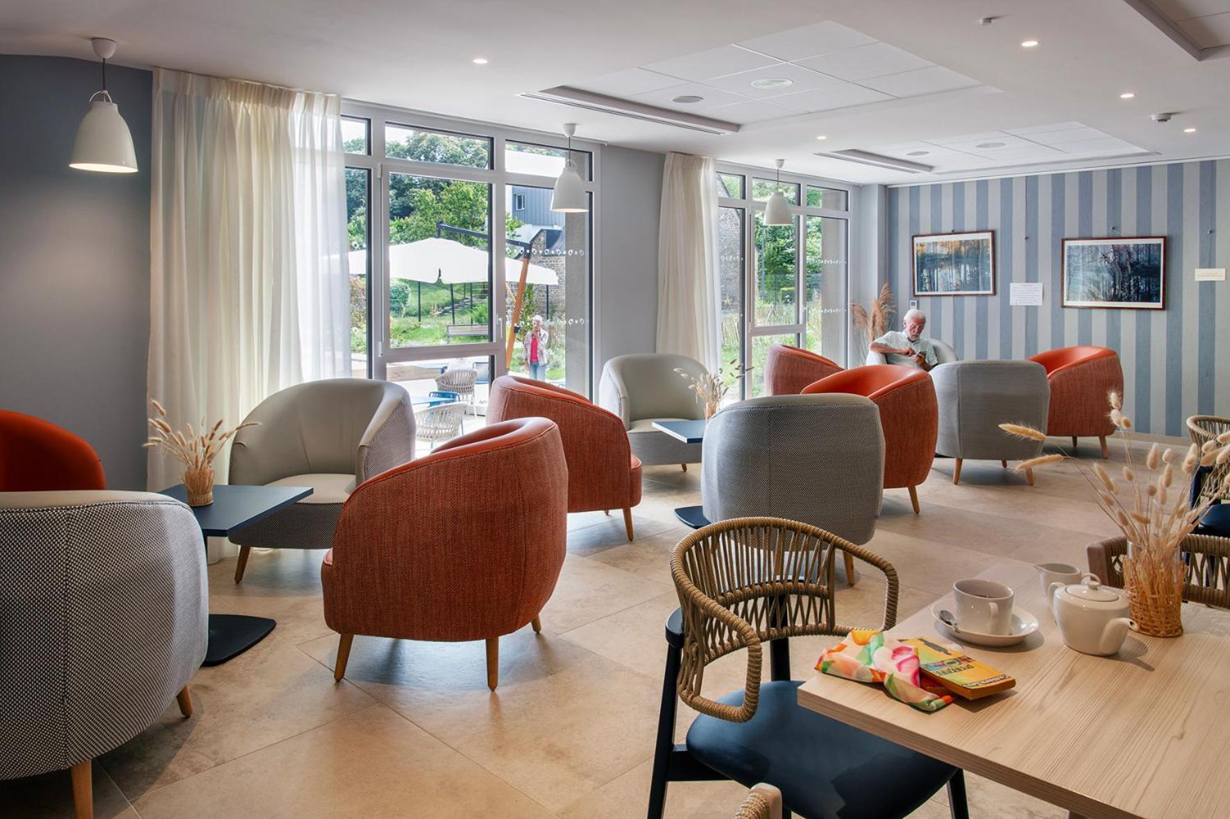 Residence Services Seniors - Domitys Les Jardins D'Ahna Dinan Eksteriør bilde